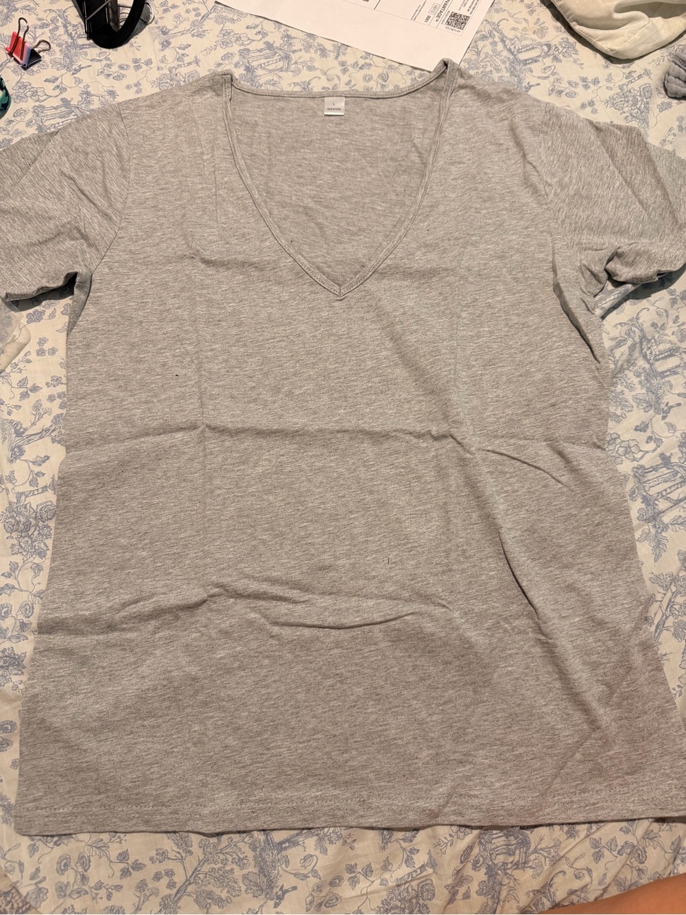 Classic V-Neck Heather Gray & Olive Tee Large 2pk bundle